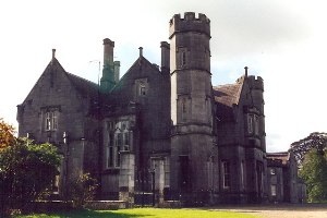 CARRIGGLAS MANOR